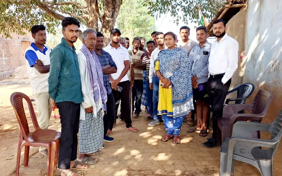 दोपहर बारह बजे बंद मिला विद्यालय, बीईईओ पर बिखरी कांग्रेस नेत्री