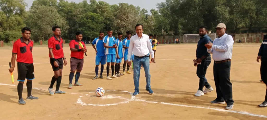 गिरिडीह कॉलेज हॉस्टल द्वारा आयोजित दो दिवसीय फुटबॉल मैच शुरू