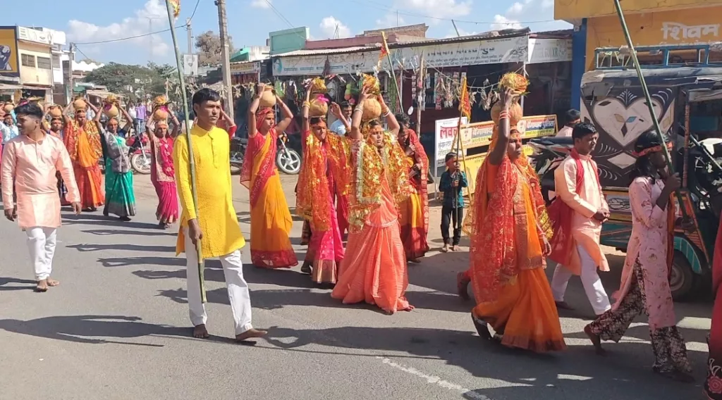 कलश यात्रा के साथ तीन दिवसीय नुतन गृह प्रवेश शुरू