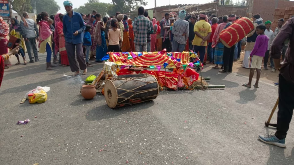 जब एक दलित के शव यात्रा को मुस्लिम समुदाय ने रोका…