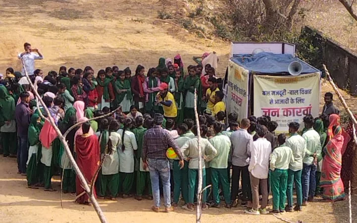 प्लस टू प्रोजेक्ट हाई स्कूल पिहरा गावां में कैलाश सत्यार्थी फाउंडेशन द्वारा नुक्कड़ नाटक का आयोजन