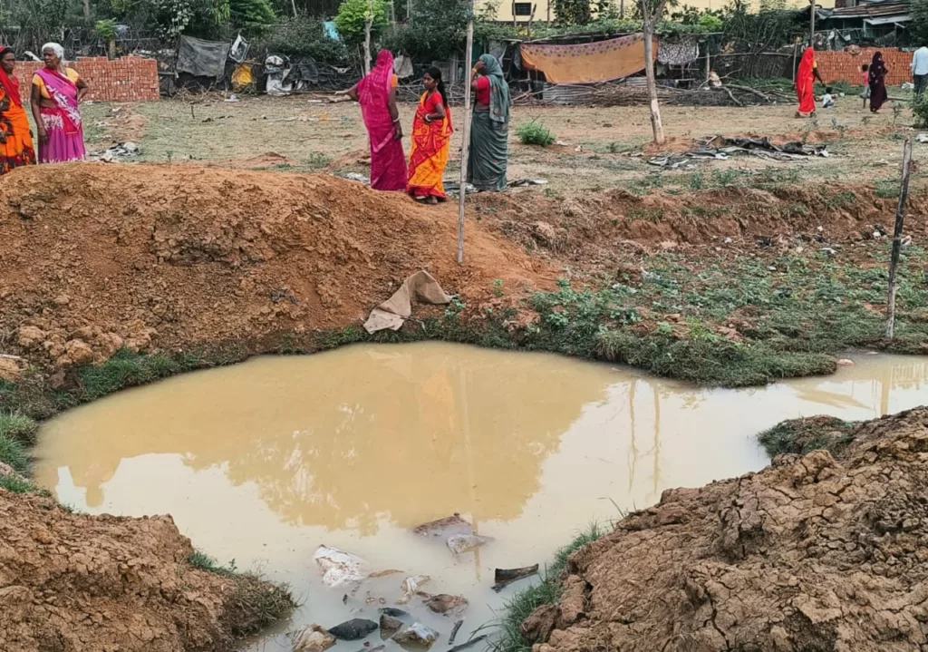 डुमरी: घुजाडीह में लड्डू फैक्ट्री के गड्ढे में डुबने से आठ वर्षीय बच्चे की मौत, परिजनों में आक्रोश