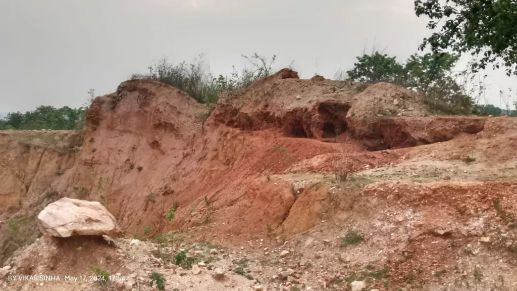 बड़ी ख़बर: अवैध माइका खनन में मृत महिलाओं के शव को ठिकाने लगाते माफियाओं को पुलिस ने पकड़ा