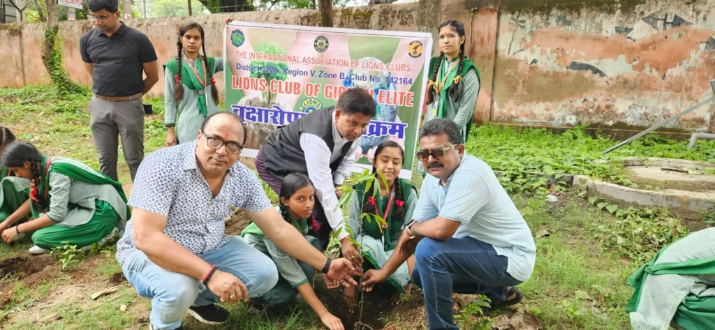 लायंस क्लब ऑफ़ गिरिडीह एलिट के द्वारा वृक्षारोपण कार्यक्रम किया गया