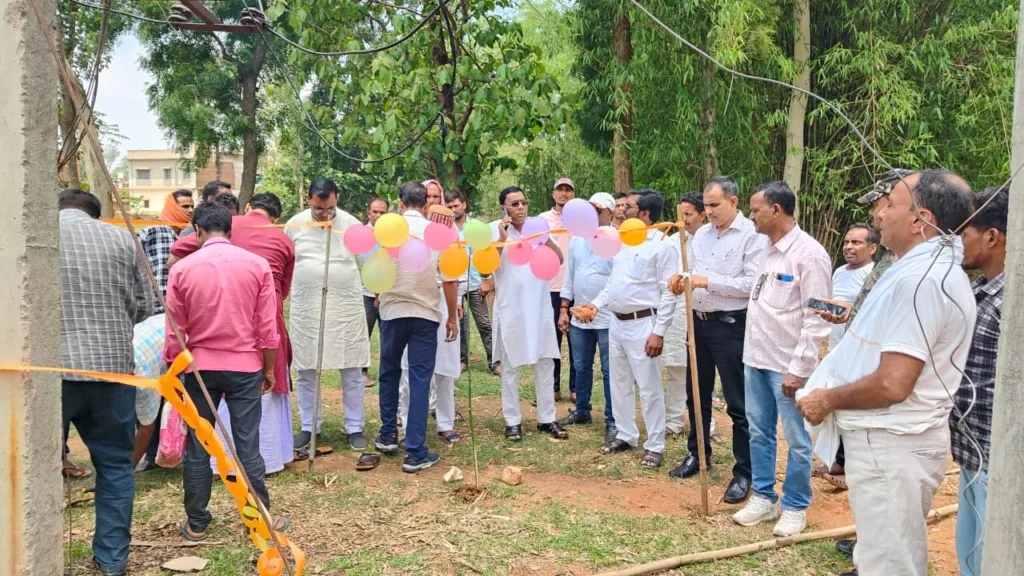 बिरनी: पूर्व विधायक नागेंद्र महतो के प्रयास ने लाया रंग, जरीडीह के ग्रामीणों को मिला 200 केबीए का ट्रांसफॉर्मर, हुआ उद्घाटन