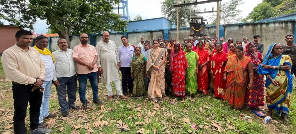 जिप अध्यक्ष मुनिया देवी ने किया 63 केवीए ट्रांसफार्मर का मंझलाटोल में उद्घाटन