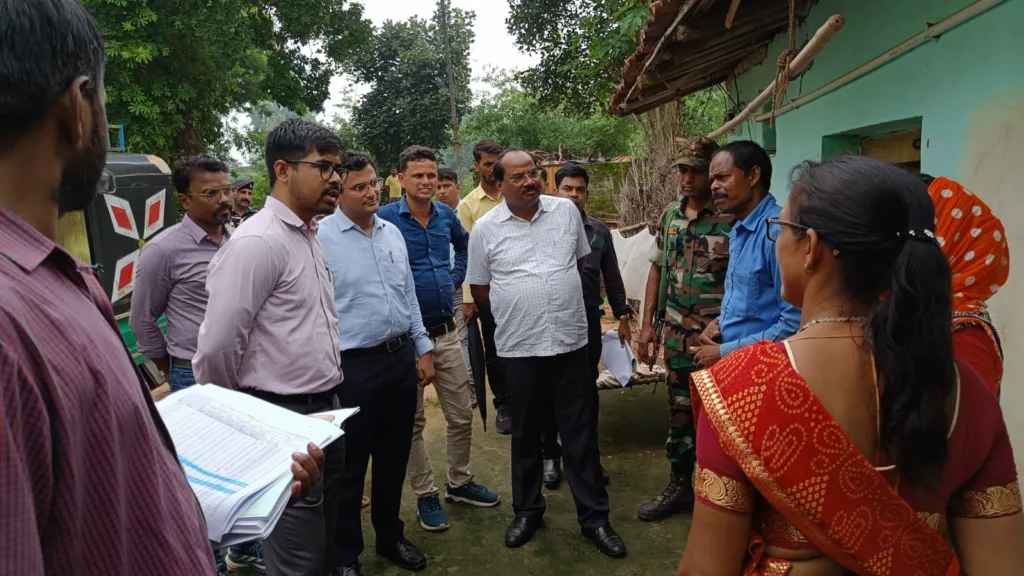 डीसी ने गिरिडीह विधानसभा क्षेत्र अंतर्गत पीरटाड़ प्रखंड के विभिन्न मतदान केंद्रों का किया निरीक्षण