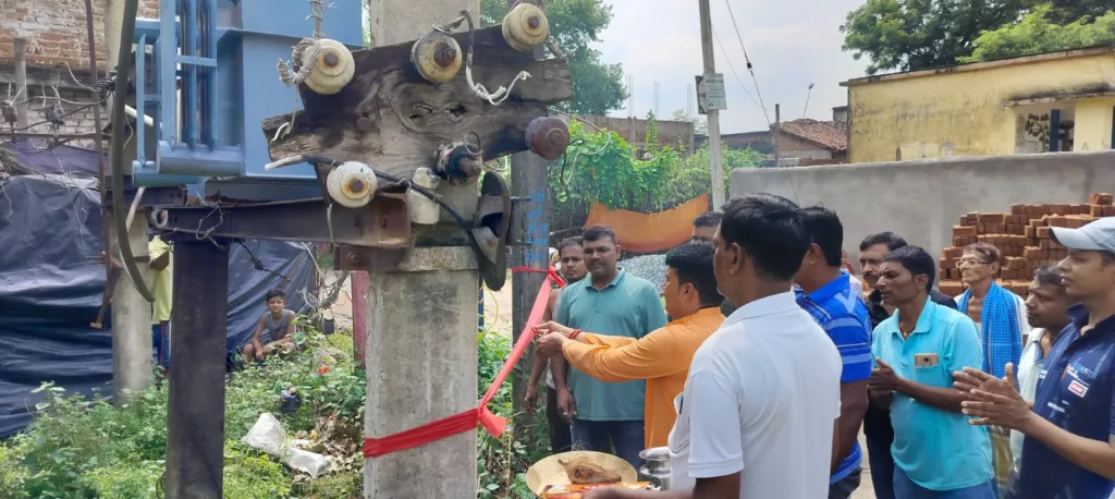 विधायक प्रतिनिधि ने 100 केवीए के नया ट्रांसफार्मर का विधिवत किया उद्घाटन