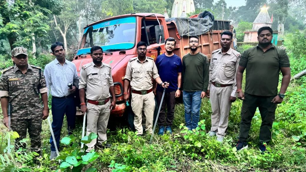 वन विभाग की टीम ने जब्त किया अवैध ढिबरा लदा 407 वाहन