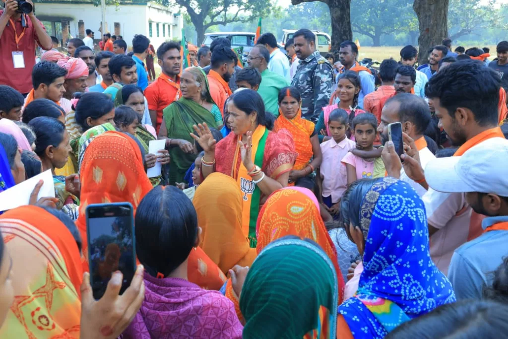 गांडेय विधानसभा क्षेत्र में मुनिया देवी का जनसंपर्क अभियान, जनता की समस्याओं से हुई अवगत