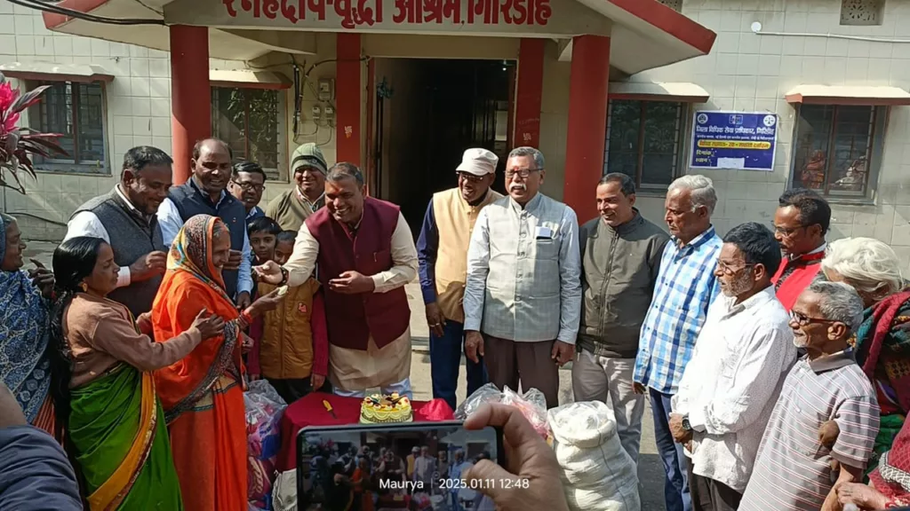 सूबे के प्रथम मुख्यमंत्री का भाजपाईयों ने स्नेह दीप वृद्धा आश्रम में मनाया जन्मदिन